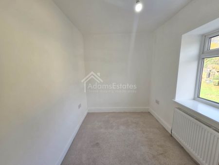 Track Mount, Batley - Photo 3