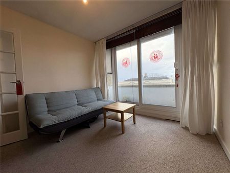 One-Bedroom Apartment with lift access in the Heart of Clifton  Water Included - Photo 2