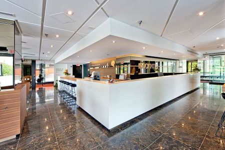 4858 chemin de la Côte-des-Neiges, Montréal, QC - Photo 2