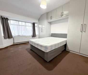 1 bedroom in a house share to rent - Photo 2