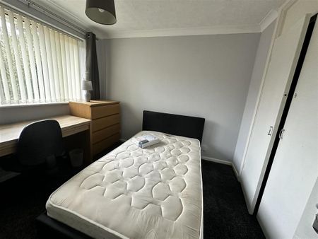 5 bedroom semi-detached house to rent - Photo 5