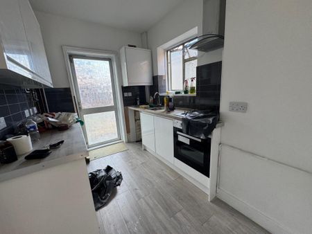 4 bedroom detached house to rent - Photo 5