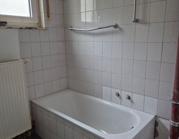 Schöne und gut geschnittene 3-Zimmer-Wohnung (momentan in der Sanierung) zu vermieten - Photo 1