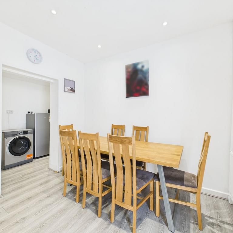 1 bedroom in a house share to rent - Photo 1