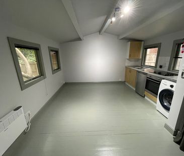 Studio Flat, London, SE19 - Photo 1