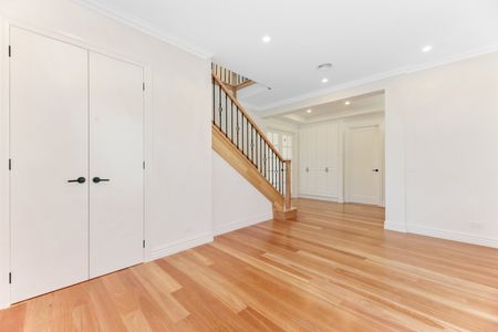 Brand New Spacious Five-Bedroom Family Home in Prime Burwood Location - Photo 5