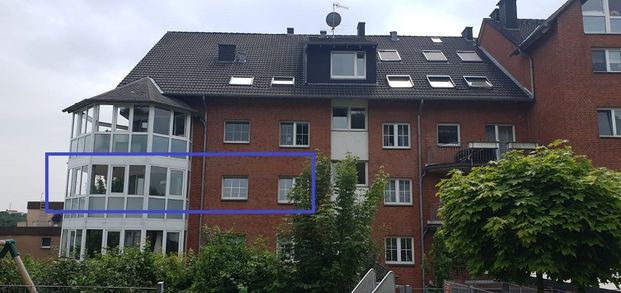 Helle 2-Zimmerwohnung mit EBK, STP und großem Balkon in ruhiger Seitenstraße! - Photo 1