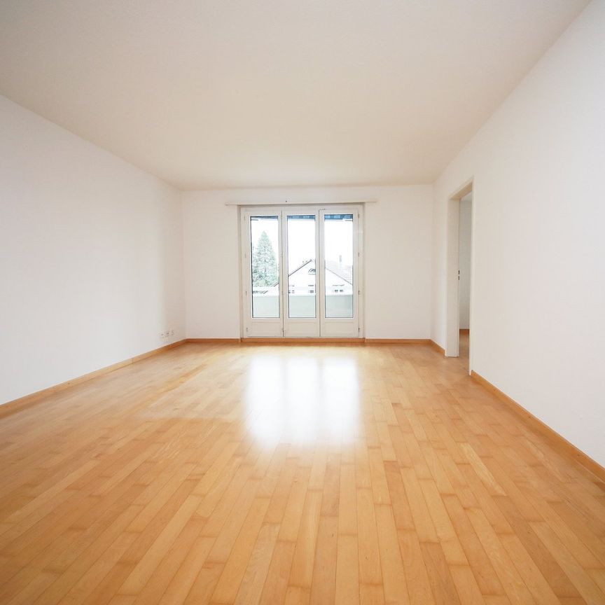 Renovierte 3.5-Zimmerwohnung mit Balkon an ruhiger Lage, mit Blick ins Grüne - Photo 1