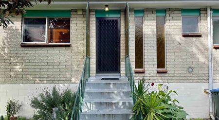 Comfy Family Home in New Windsor - Photo 5