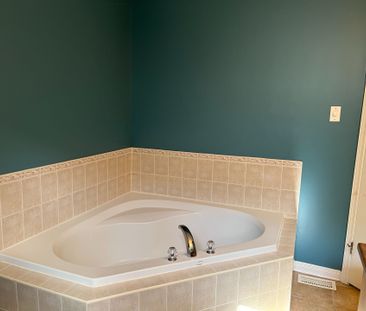 For Lease - 270 DEERCROFT Avenue, Barrhaven, Ontario - Photo 4