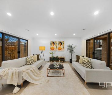 Family Home in Prime Location! - Photo 3