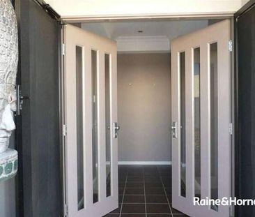 Palm Cove Modern Living 3Bed + Office - Photo 5