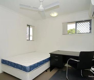 Double garaged 3 bedroom townhouse in Central Calamvale area - Photo 6