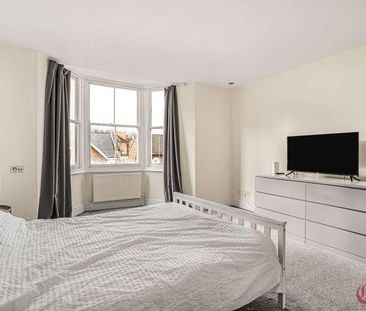 Quested Court, Hackney, E8 - Photo 2