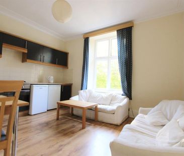 4 bedroom Flat To Let - Photo 6