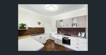 Spacious Four-Bedroom Family Home with Character and Comfort - Photo 3