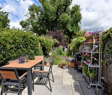 A Grade II period cottage in the heart of Henley close to the River... - Photo 1