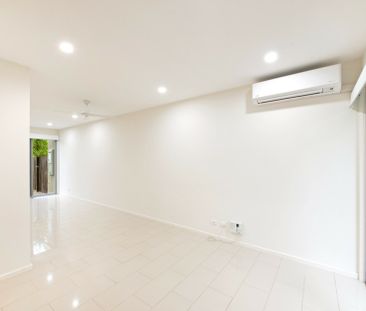 2 Bedroom Townhouse In Great Location - Photo 4