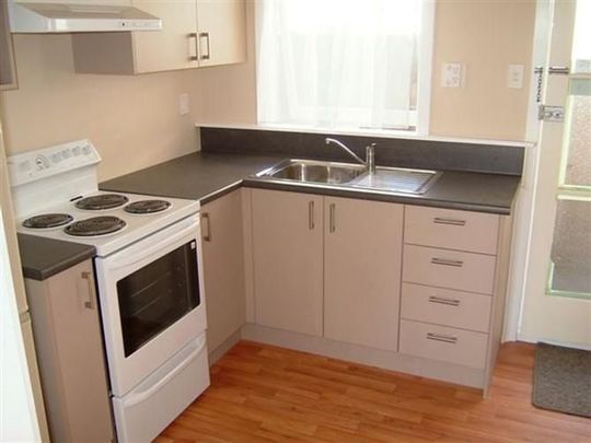 Sunny 2 Bedroom Flat - Photo 1