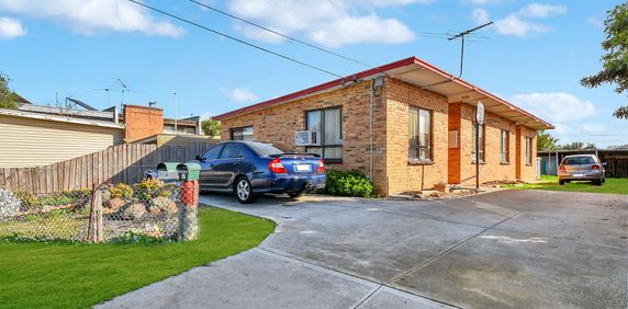 2/4 Beasley Avenue, Werribee. - Photo 2