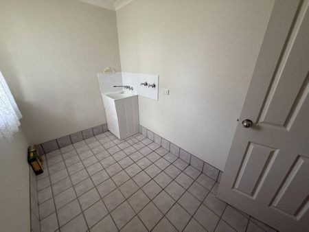 PERFECT FAMILY HOME IN QUIET NEIGHBOURHOOD - Photo 4