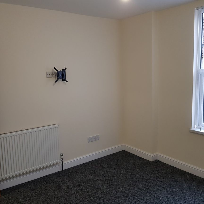 6 Bed Semi-Detached House, Salisbury Road, L15 - Photo 1