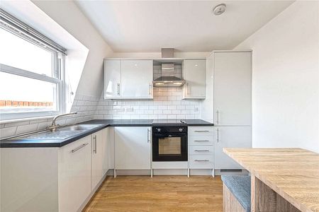 A recently refurbished 1 bedroom apartment on Battersea Park Road. - Photo 4