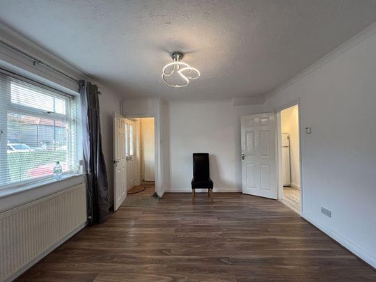 4 bedroom semi-detached house to rent - Photo 1