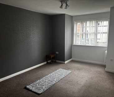 2 bedroom ground floor flat to rent - Photo 2