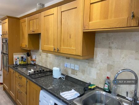 1 bedroom in a house share to rent - Photo 3