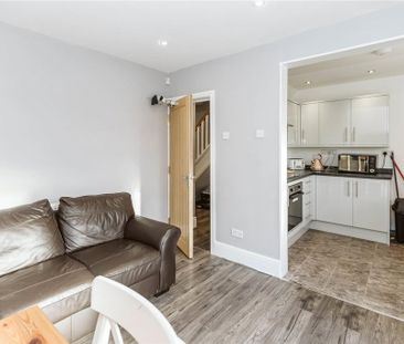 5 bedroom end of terrace house to rent - Photo 2