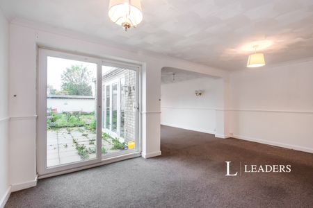 3 bedroom semi-detached to rent Scott Road, Stevenage, SG2 0BZ - Photo 4