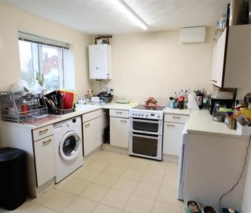 3 bedroom semi-detached house to rent - Photo 4