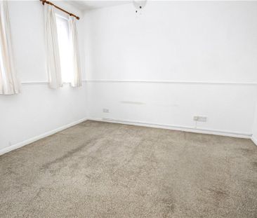 Kelly Close, Shepperton, Surrey, TW17 8RL - Photo 2