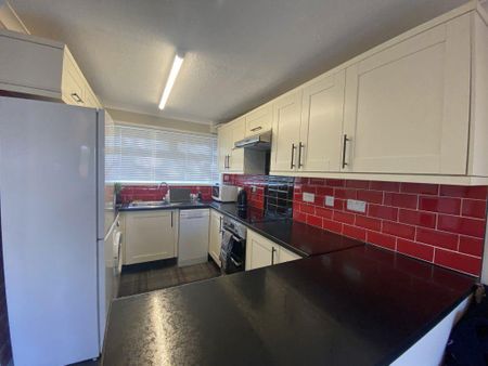 1 bedroom in a house share to rent - Photo 5