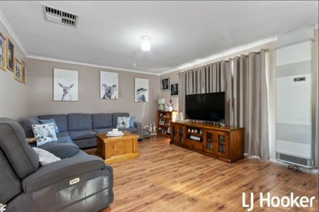 Charming Family Home - Photo 2