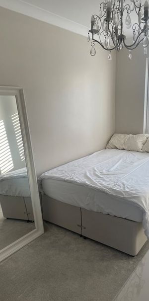 Room in a Shared House, Bowness Crescent, SW15 - Photo 1