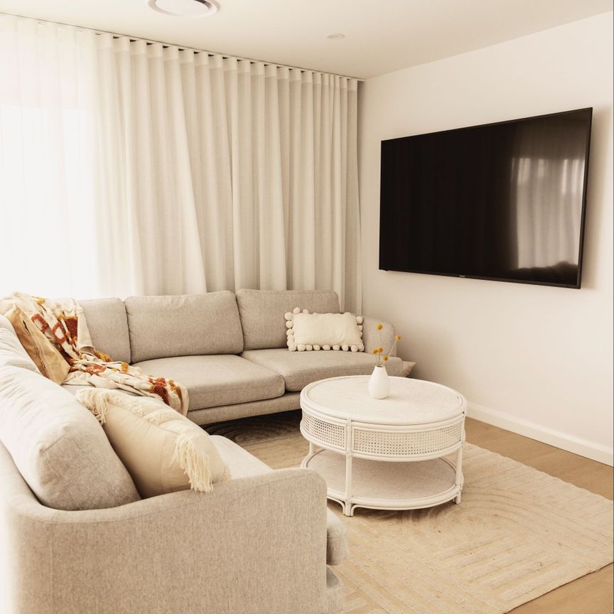 Stunning Botanic Beauty – Your Peaceful Picton Retreat Awaits - Photo 1