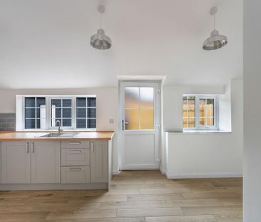 2 bedroom semi-detached bungalow to rent - Photo 4