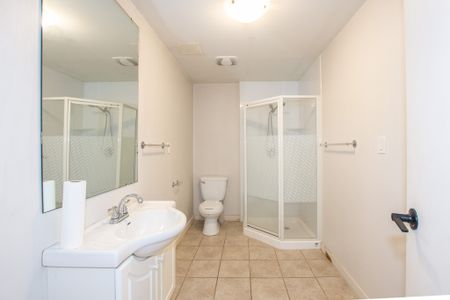 All Inclusive Spacious Bachelor Unit For Rent!! - Photo 5