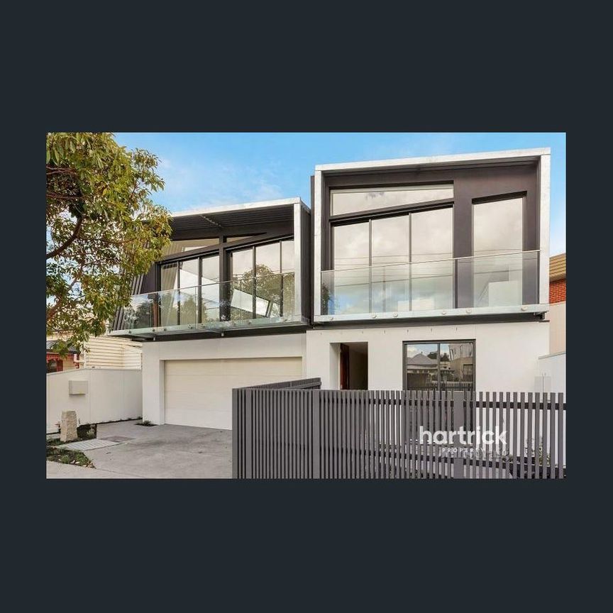 LOCATION, STYLE, & SOPHISTICATION - Photo 1