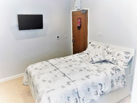 1 bedroom in a house share to rent - Photo 3