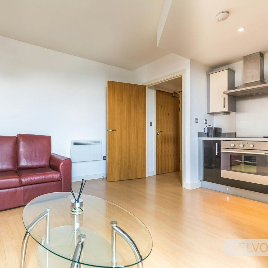 Flat to rent on - Photo 1