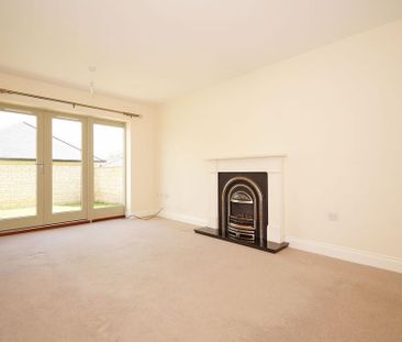 4 bedroom semi-detached house to rent - Photo 1