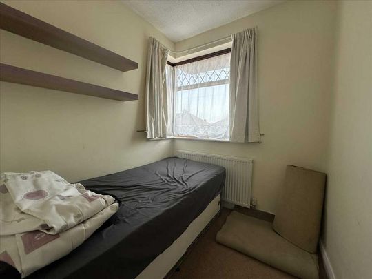 4 bedroom semi-detached house to rent - Photo 1