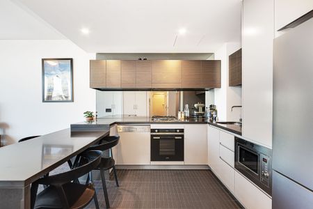 Luxuriously Appointed One Bedroom Haven - Unfurnished - Photo 4