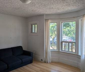 Downtown toronto(Dufferin&College) 4br apt. - Photo 1