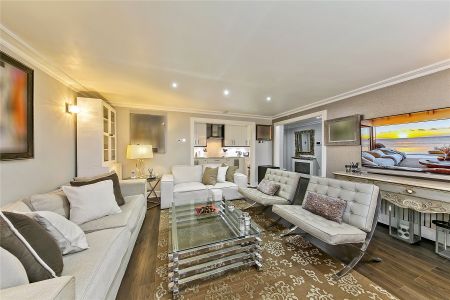 Oriel Drive, London, SW13 flat to rent - Photo 2