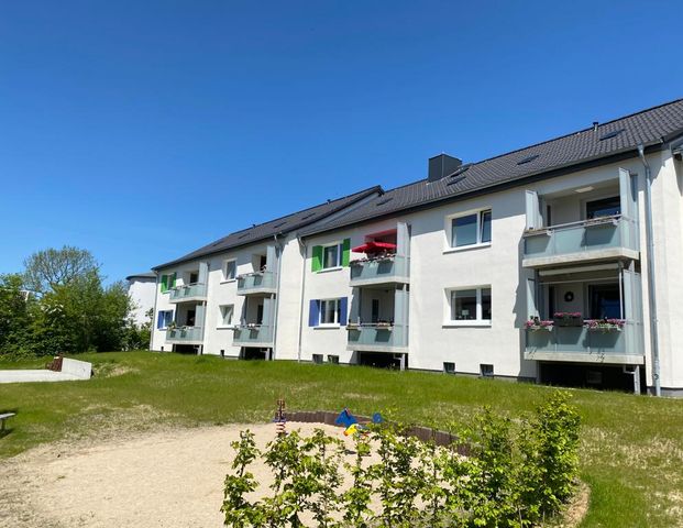 Balkonwohnung mit Tageslichtbad und viel Platz! - Foto 1