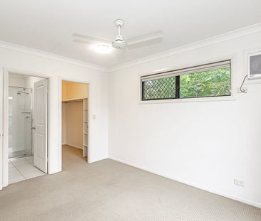 Large Family Home in Kelso! - Photo 3